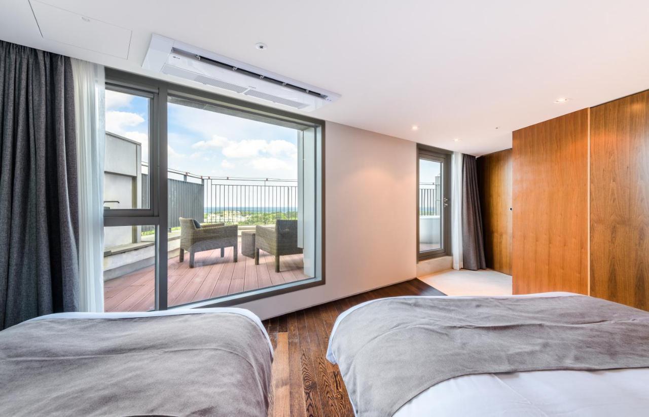 Brown Suites Hotel And Resort Jeju Exterior photo