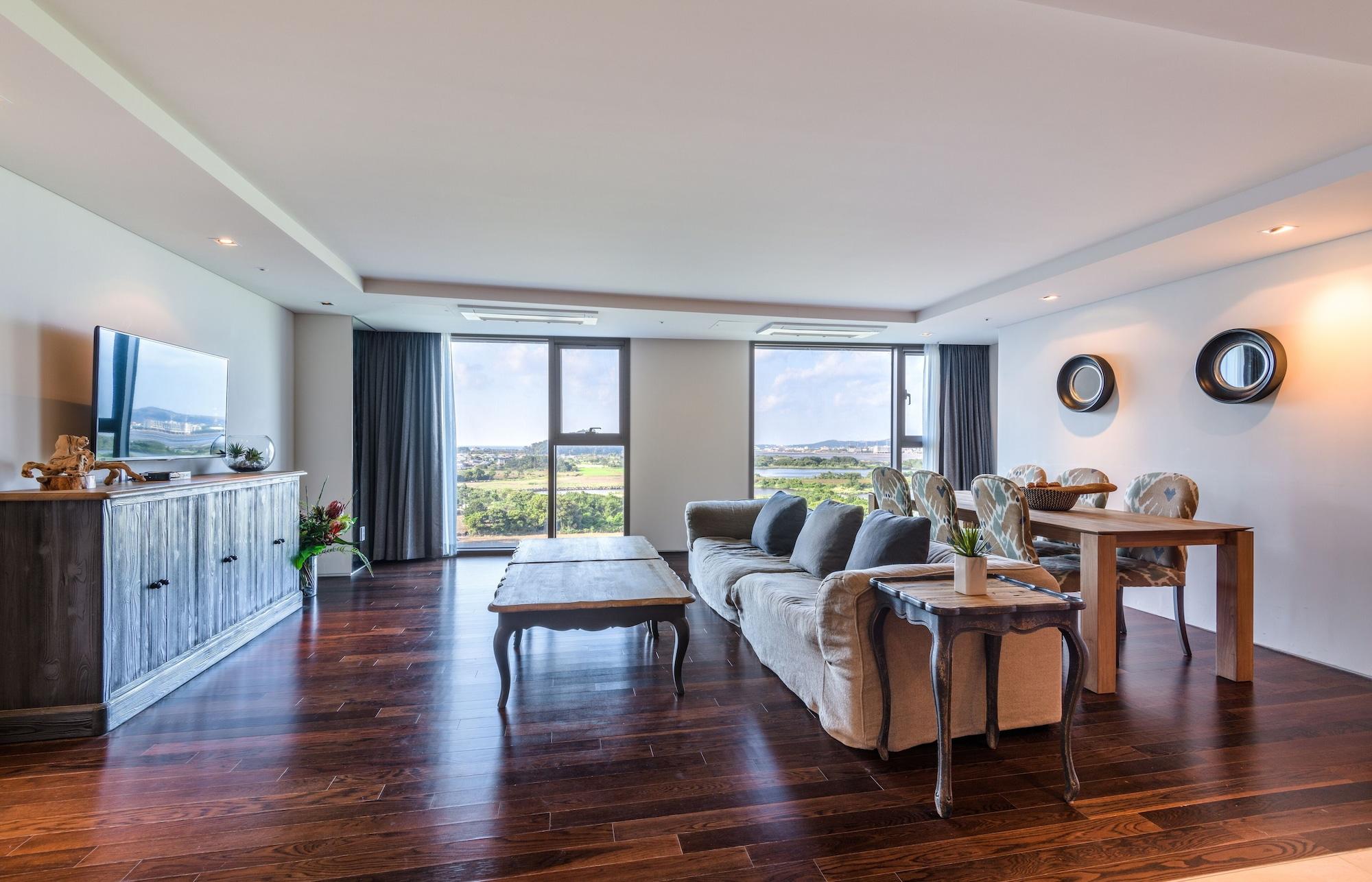 Brown Suites Hotel And Resort Jeju Exterior photo