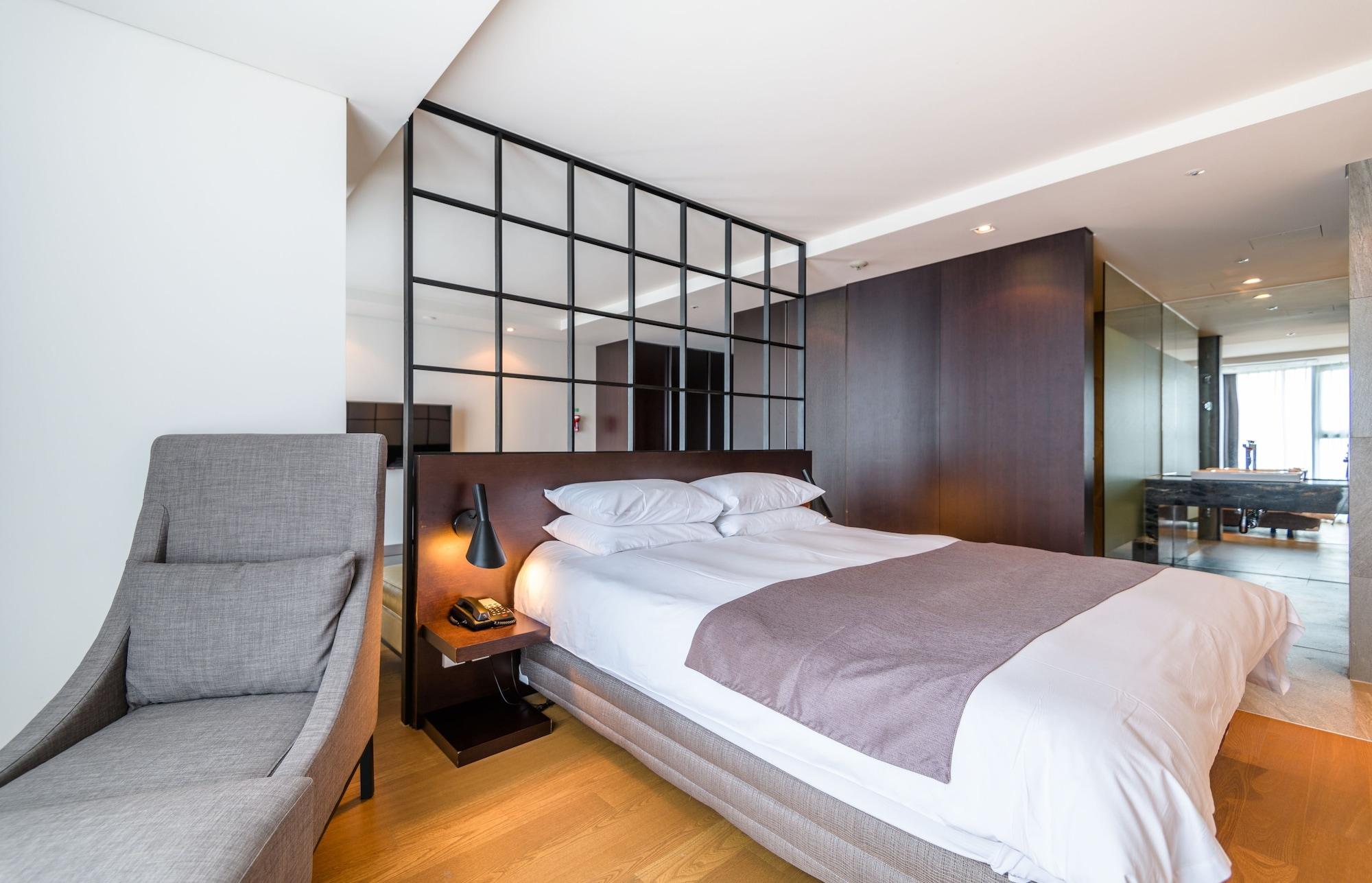 Brown Suites Hotel And Resort Jeju Exterior photo