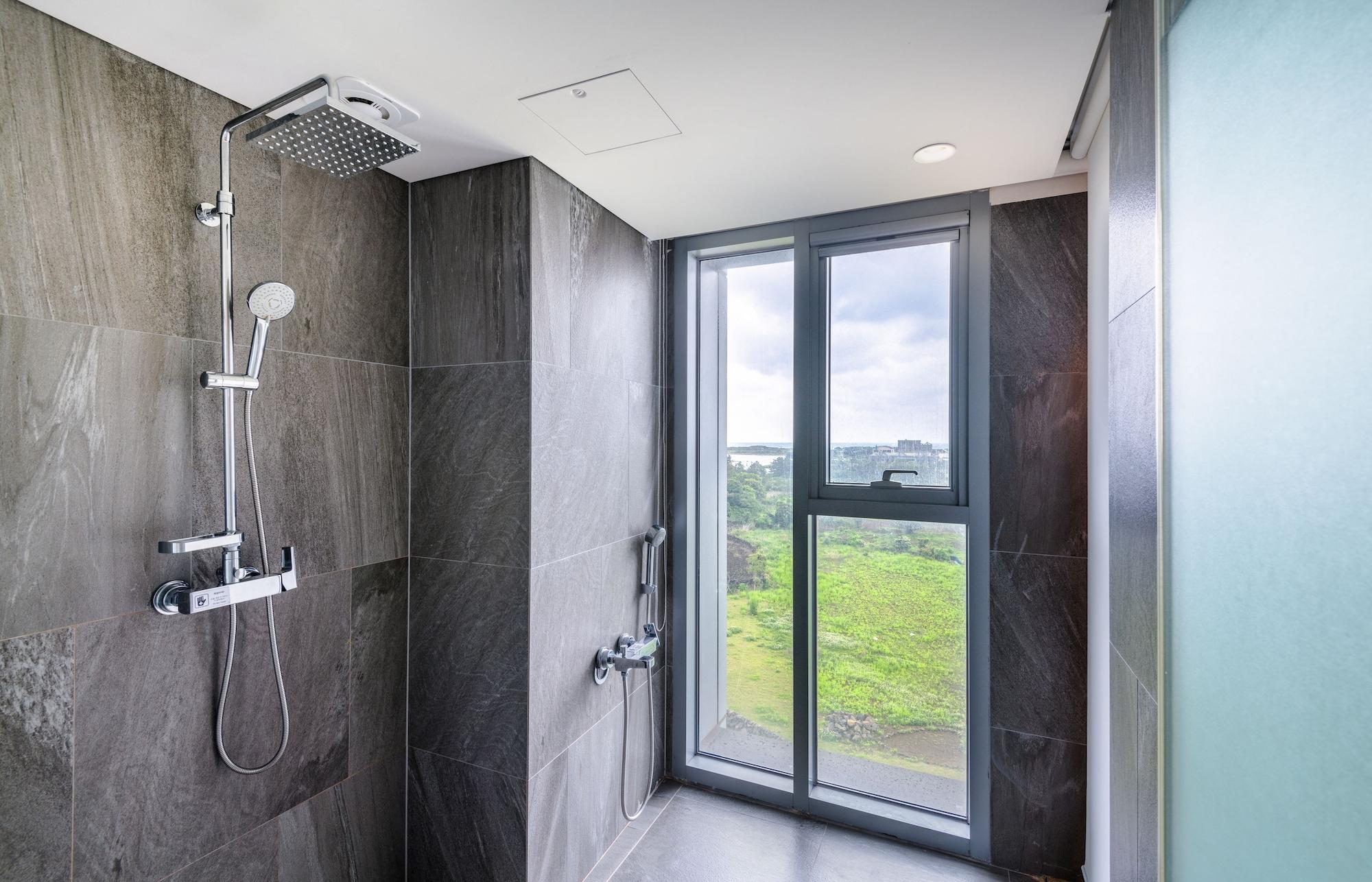 Brown Suites Hotel And Resort Jeju Exterior photo