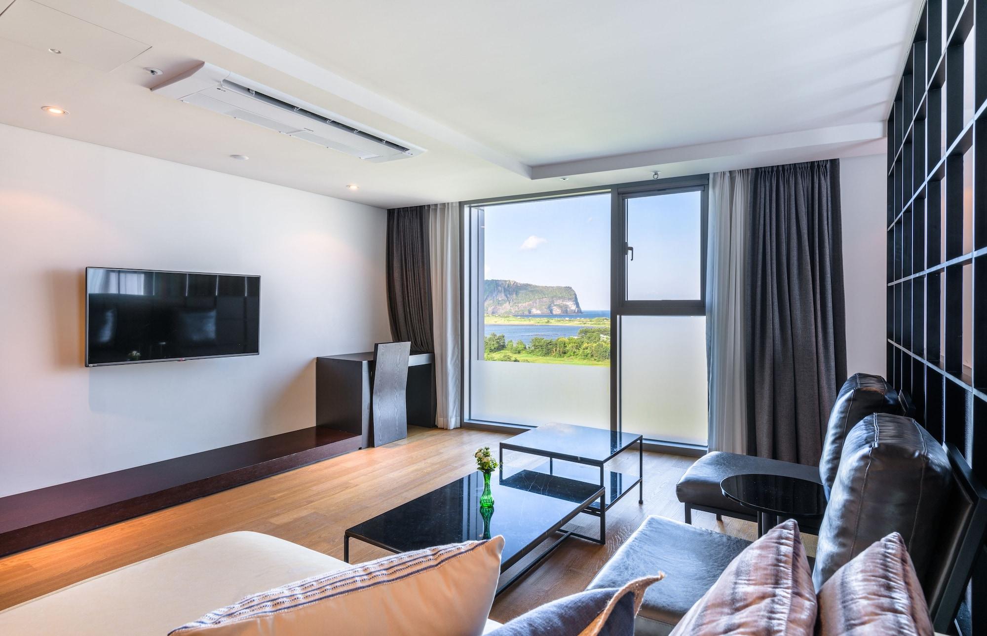 Brown Suites Hotel And Resort Jeju Exterior photo