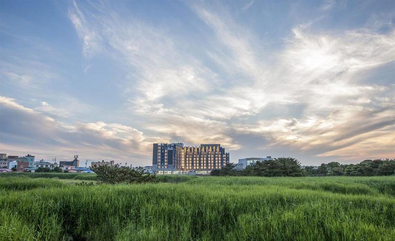 Brown Suites Hotel And Resort Jeju Exterior photo