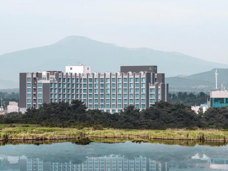 Brown Suites Hotel And Resort Jeju Exterior photo