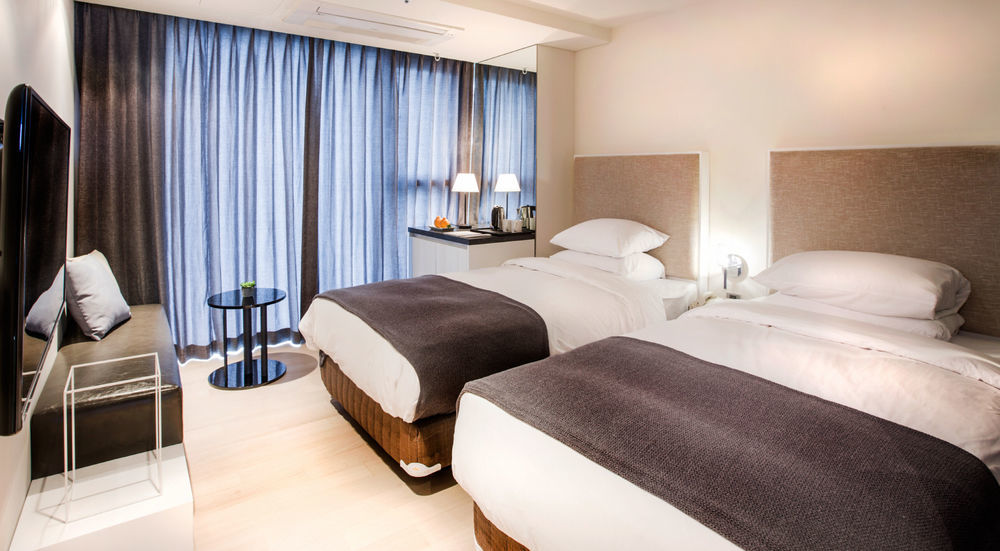 Brown Suites Hotel And Resort Jeju Exterior photo