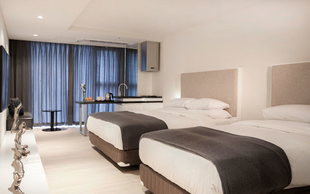 Brown Suites Hotel And Resort Jeju Exterior photo