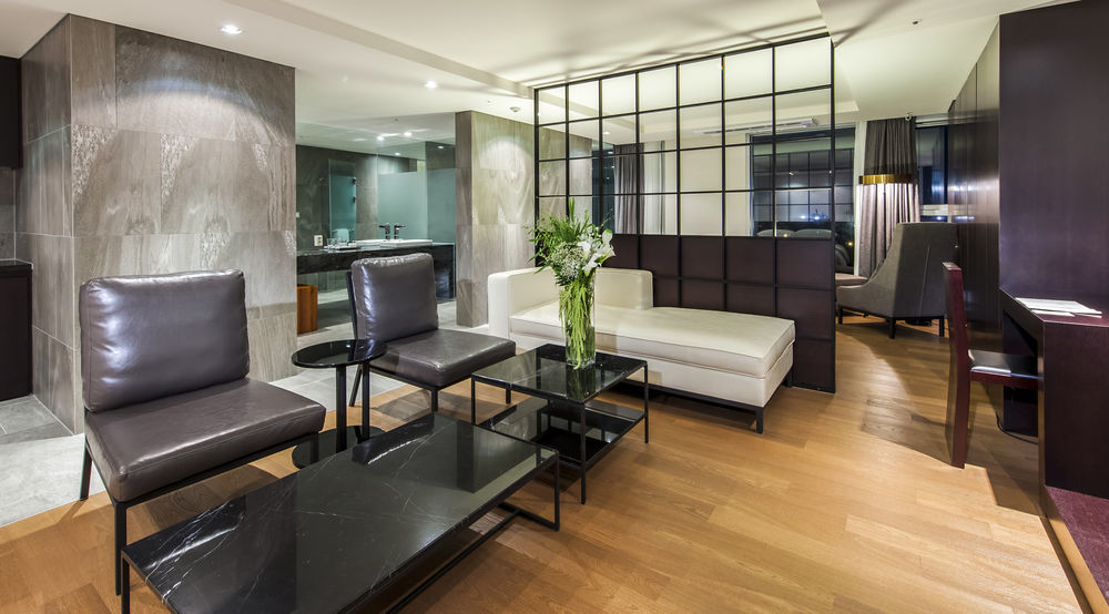 Brown Suites Hotel And Resort Jeju Exterior photo