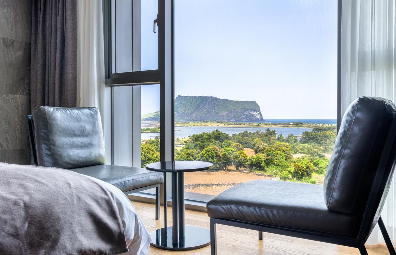 Brown Suites Hotel And Resort Jeju Exterior photo