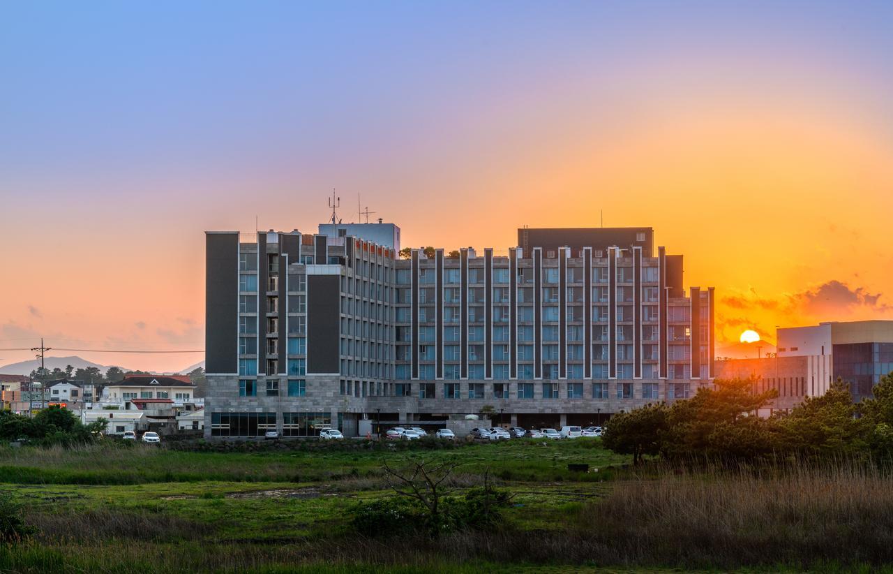 Brown Suites Hotel And Resort Jeju Exterior photo