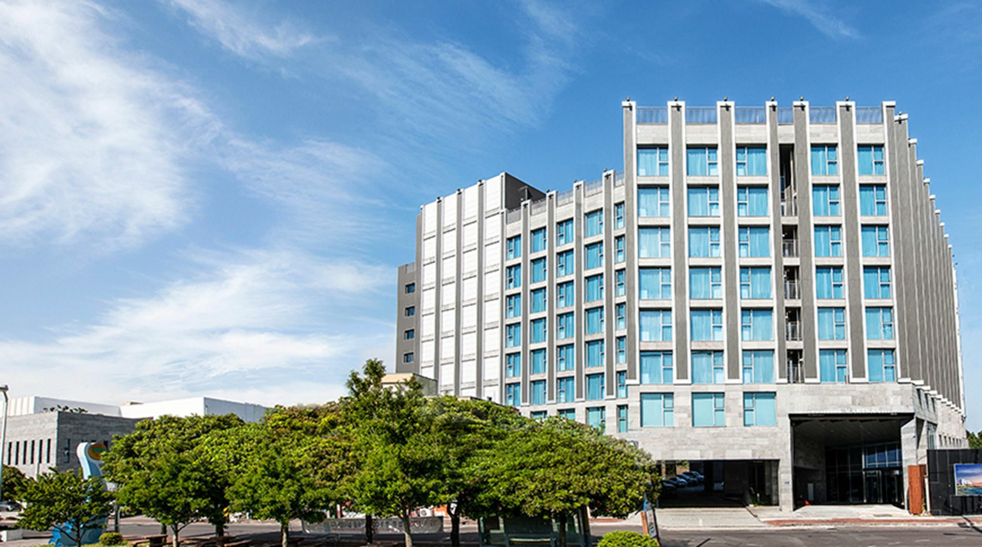 Brown Suites Hotel And Resort Jeju Exterior photo